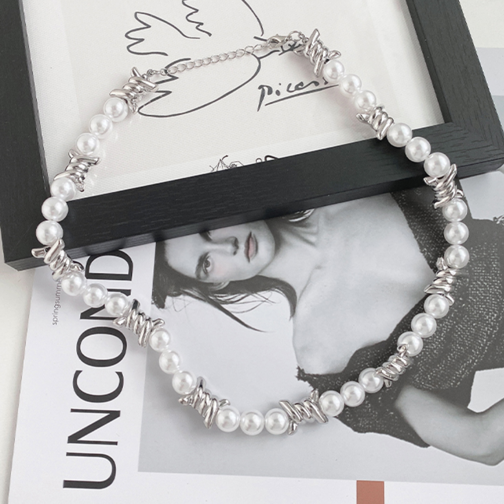 Punk Big Pearl Thorns Necklace