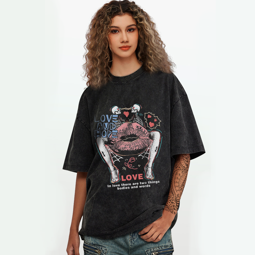Abstract Skull Lips Washed T-Shirt