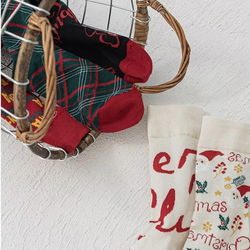 Retro Bold Contrast Color Letter Socks